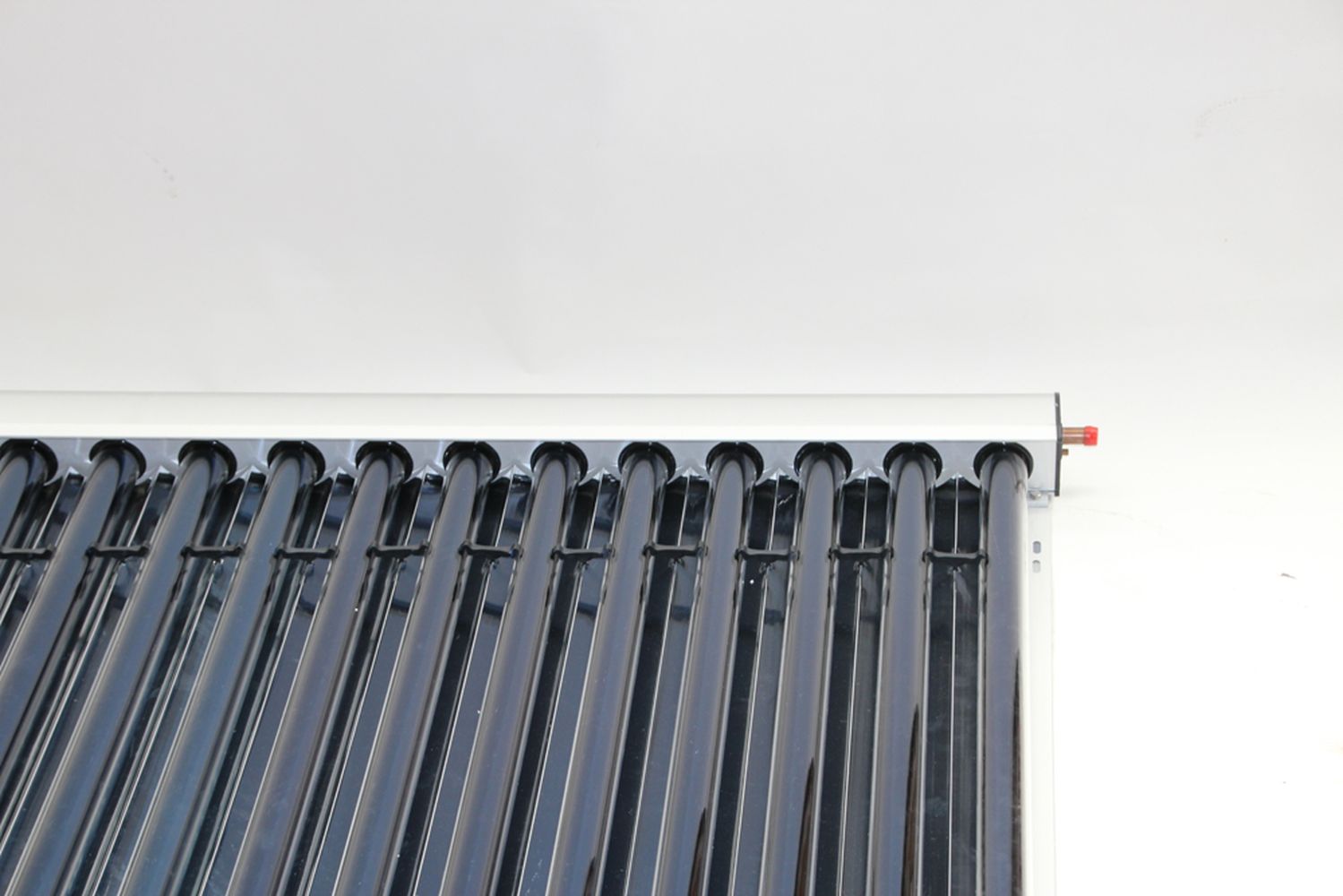 Eurotherm-Solar-PRO-CPC Vakuumröhrenkollektor - Brauchwasser & Heizung Paket 10,24m² CPC - 825 Liter Speicher - Flachdach